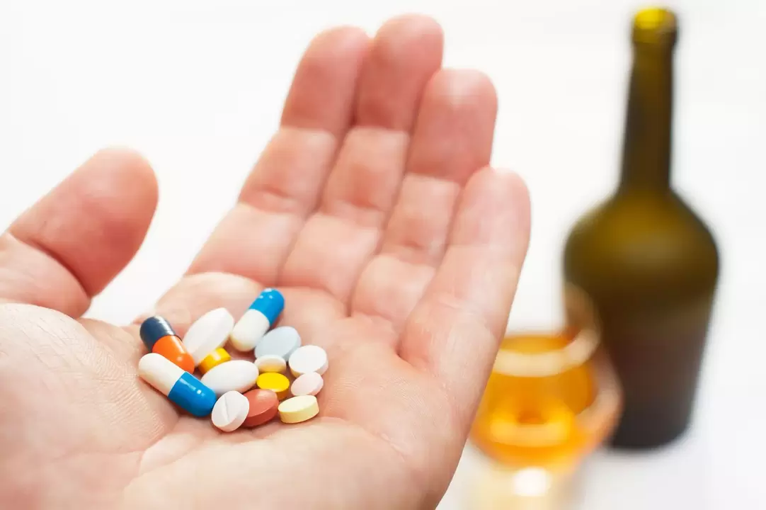 Can antibiotics and alcohol be used together